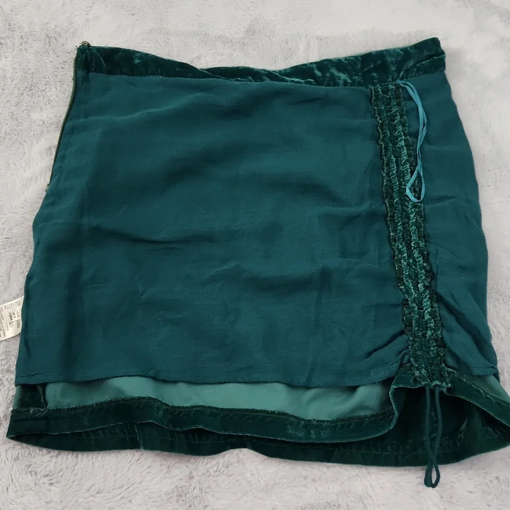 FREE PEOPLE Vivienne Velvet  mini green polyester skirt size 10 - Picture 10 of 13